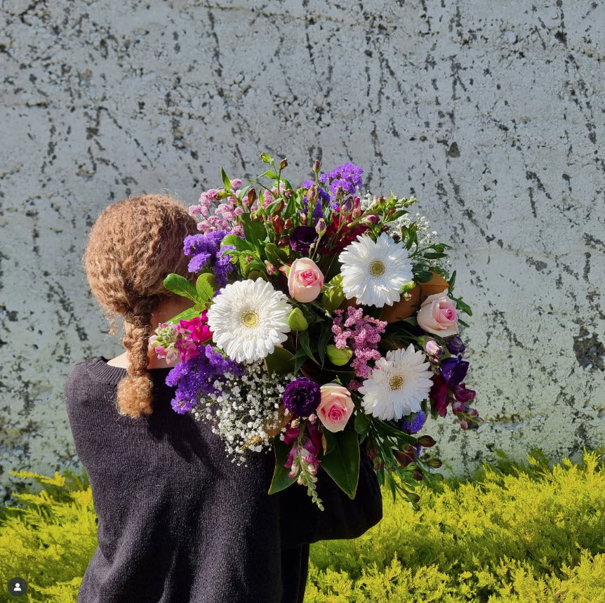 Florist Gift Delivery to Waikuku: Beautiful Bouquets & Delicious Gift Baskets Delivered in Canterbury